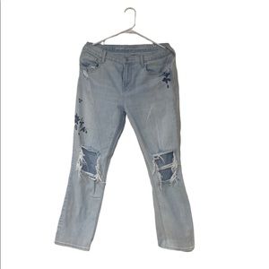 Cropped denim jeans with embroidery and distressing